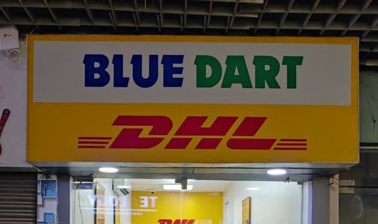 DHL Store Branding — DHL