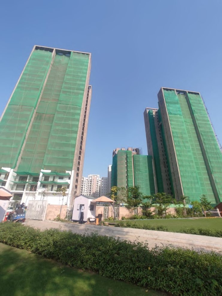 Building Wrap by Safety Net — Tata Housing (La Vida)