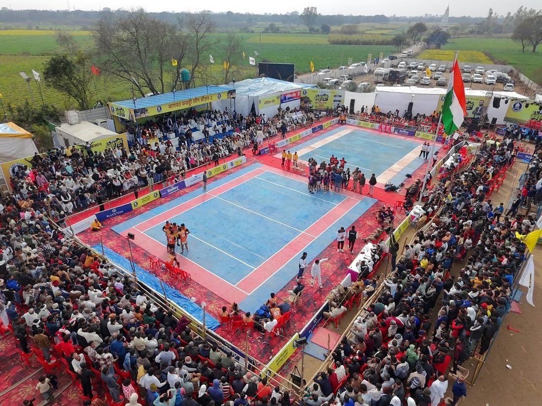 On-ground event activation with branded court and crowd