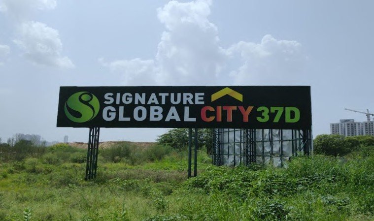 Roadside monument hoarding for Signature Global City 37D