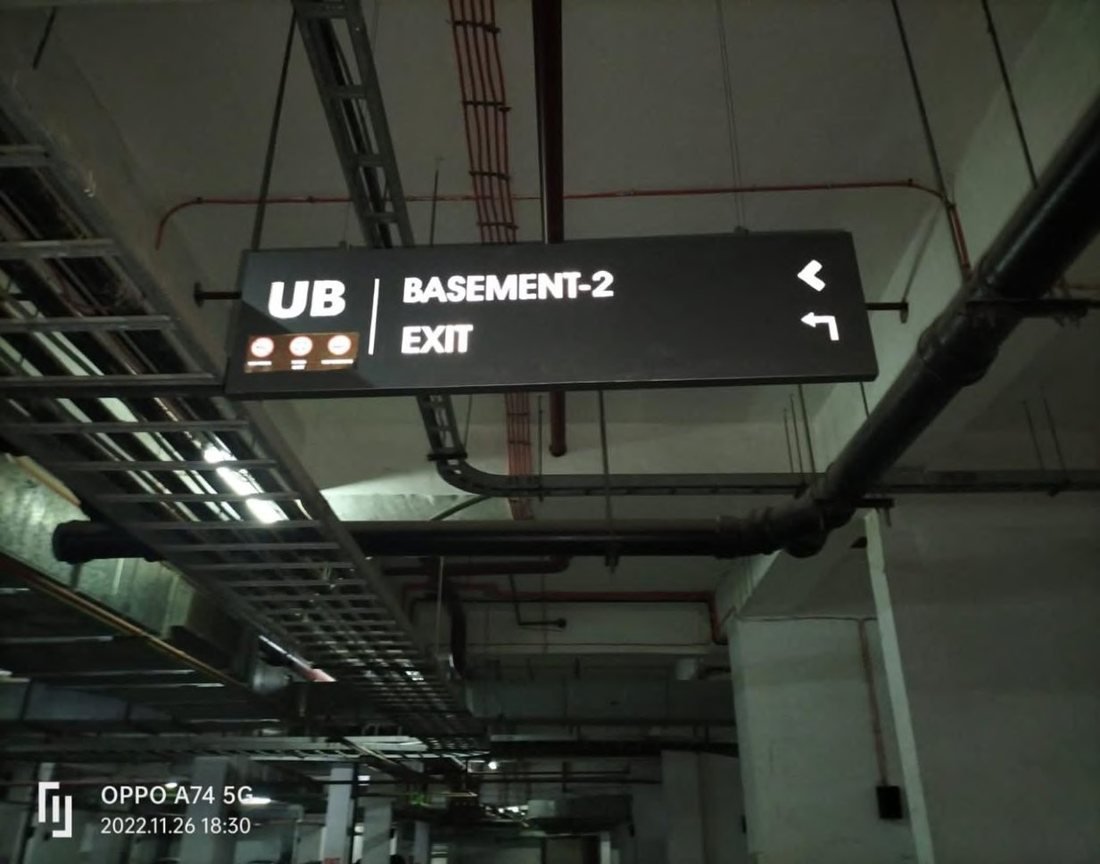 Ceiling-mounted basement parking wayfinding signage